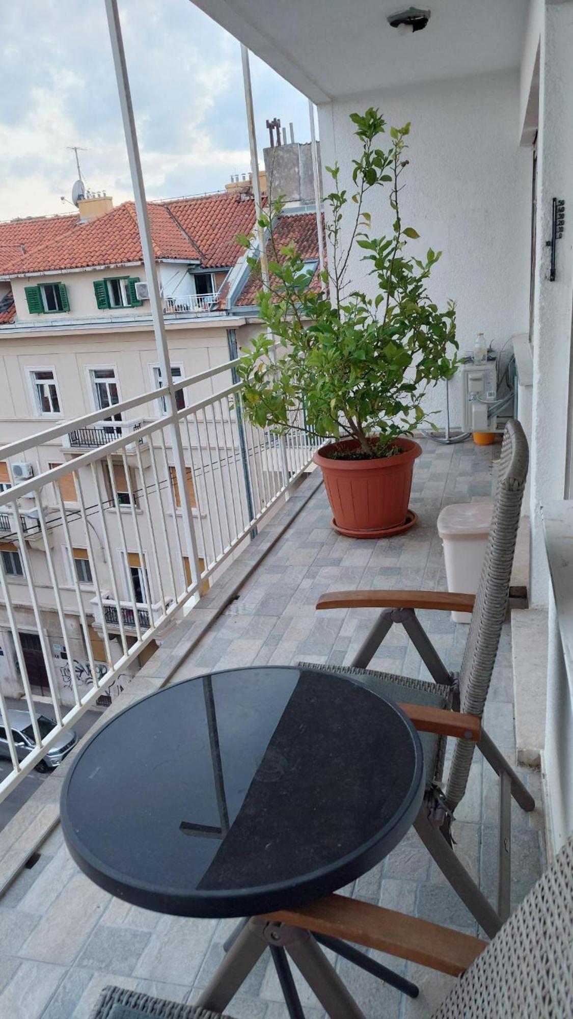 Room With Private Toilet And Balcony In City Center In Shared Apartment Split Eksteriør bilde